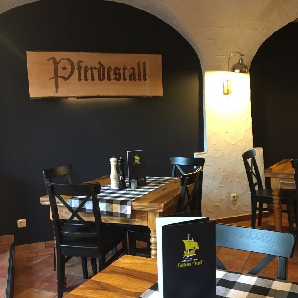 holzgravur_pferdestall_grimma_goldenes schiff (2)