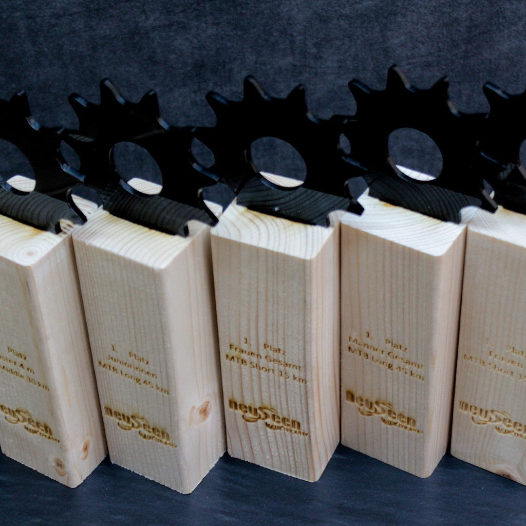 pokal_acryl_holz_mit gravur (1)