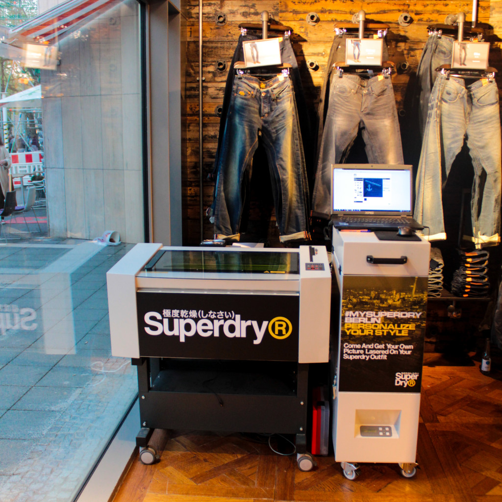 signuu_on event_superdry_jeans gravur_live (1)