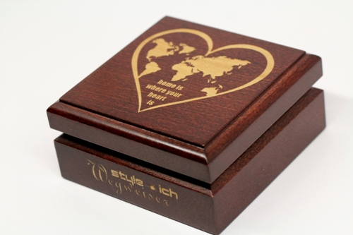 Kompass mit Gravur auf Holzbox