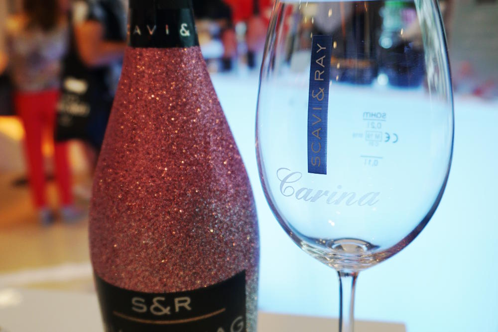 Gravierte Weingläser auf der Hashmag Bloggerlounge 2019